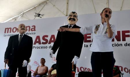 VIDEO “Aparecen” Salinas de Gortari y Vicente Fox en evento de Sheinbaum