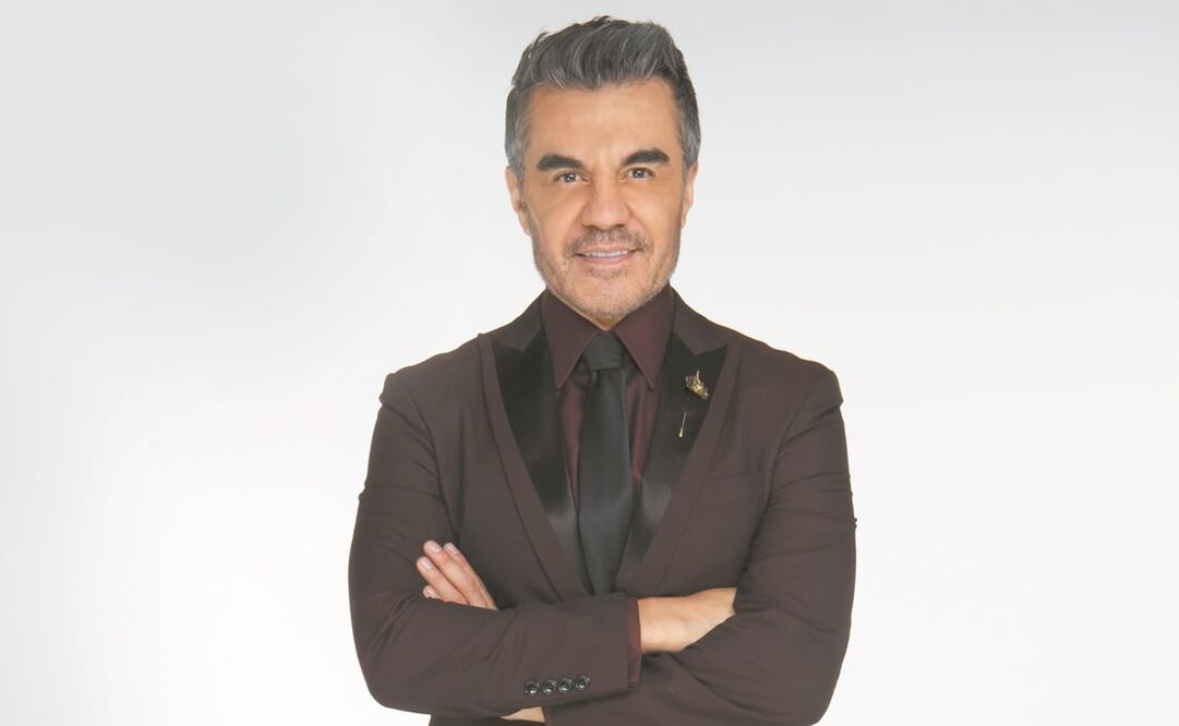 “Omar (Chaparro) no pudo por su agenda, me dijo: si yo no lo puedo hacer, qué mejor que lo hagas tú”, dijo Adrián Uribe. Foto: Televisa