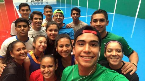 Con rifas y cooperación voluntaria, seleccionados de frontenis buscan ir al Mundial
