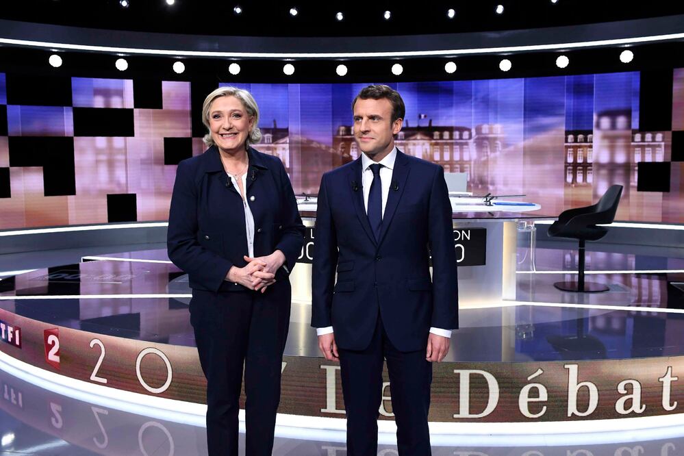 La candidata ultraderechista Marine Le Pen y su rival, el centrista Emmanuel Macron en el último debate de la campaña (Foto: Reuters)