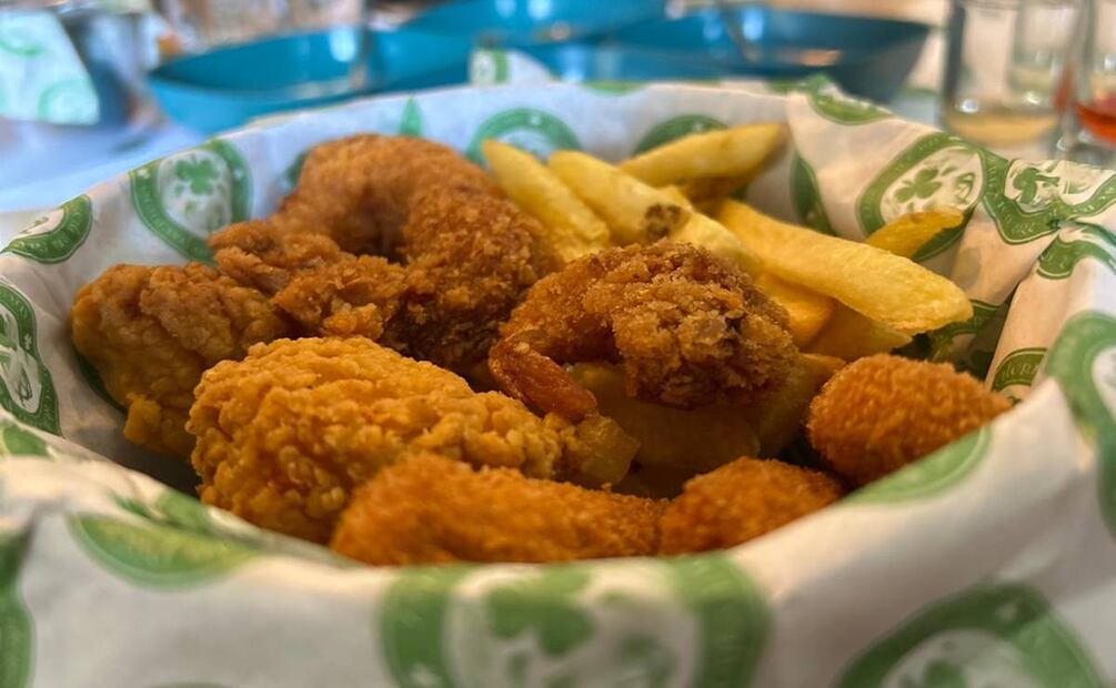 Así es la Destilería San Patricio, una finca estilo irlandés, donde todos encunetras desde "Gin & Tonic", hasta "fish & chips"
