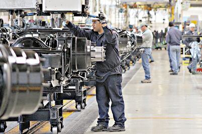 Industriales advierten sobre los contrastes en la economía