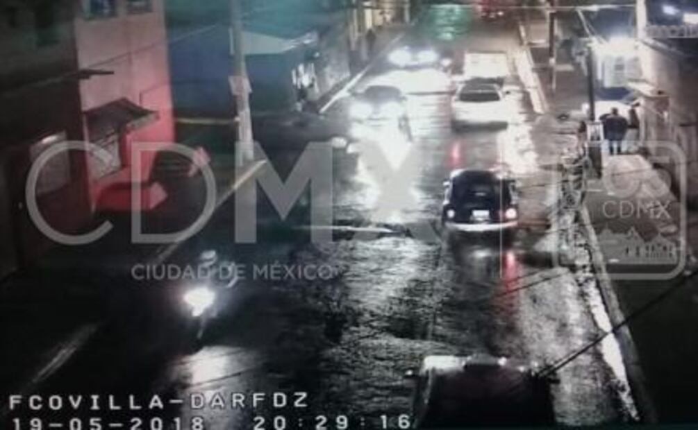 Lluvia provoca anegaciones en vialidades del oriente y norte de la CDMX