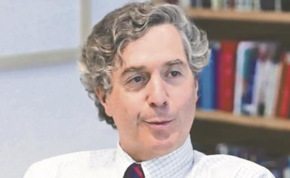 Esto opinan analistas sobre el aeropuerto y la consulta