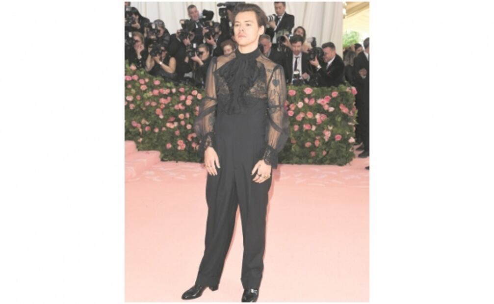 Harry Styles no sólo es una evolución en la música sino también en la moda