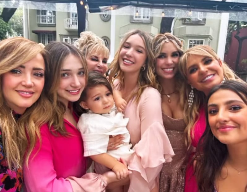 Andrea Legarreta y sus hijas, Nina y Mía, Shanik Berman y Andrea Rodríguez en el bautizo de Emilio, el hijo de Andrea Escalona.
Foto: Instagram