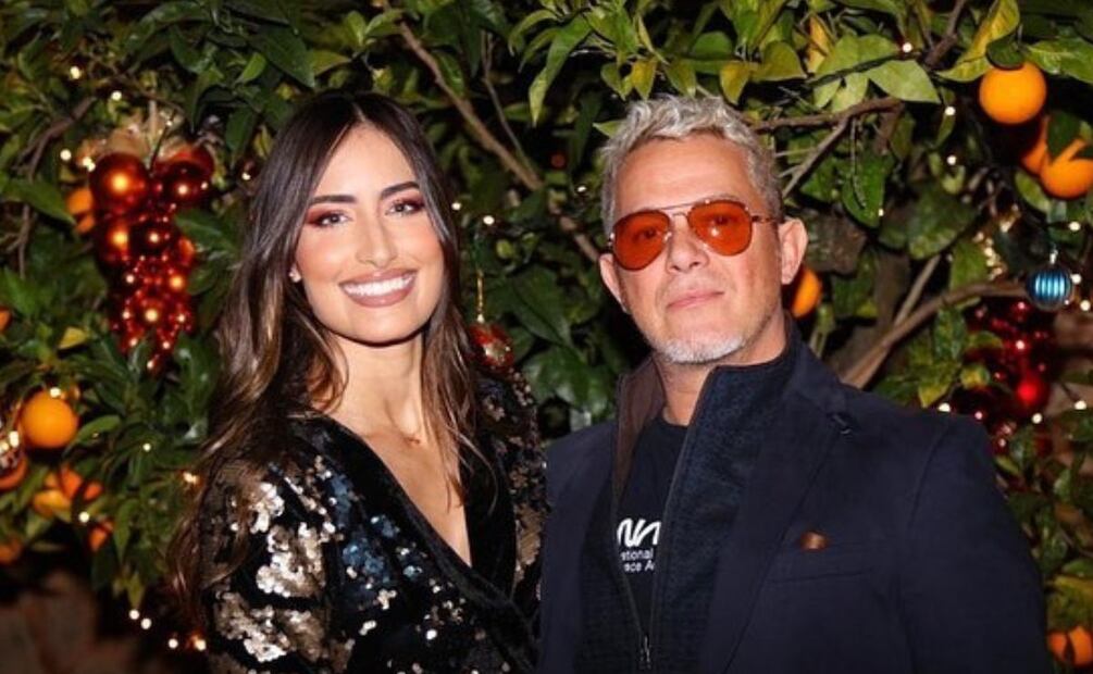 Alejandro Sanz y su novia Rachel Valdés.