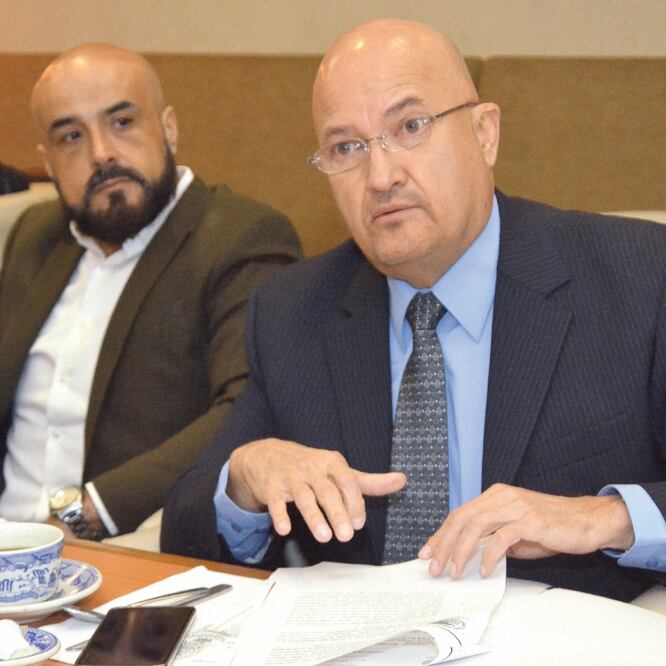 Repor te. El empresario Mario Alberto Sánchez y el abogado Jesús Alberto Velázquez dicen que más de 33 mil perdieron su casa en Nuevo León. EMILIO VÁSQUEZ. EL UNIVERSAL