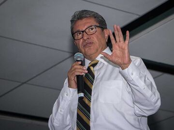Listo Monreal para asistir a Consejo de Morena, el lunes decidirá licencia