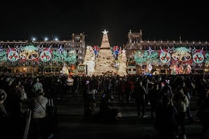 Clara Brugada inaugura el Festival Luces de Invierno en el Zócalo; "La mejor fiesta decembrina está en nosotros mismos", dice