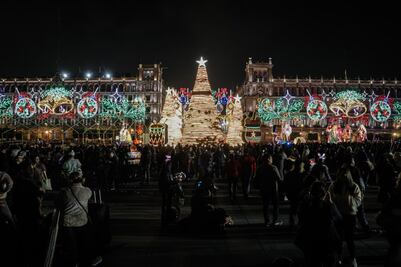 Clara Brugada inaugura el Festival Luces de Invierno en el Zócalo; "La mejor fiesta decembrina está en nosotros mismos", dice