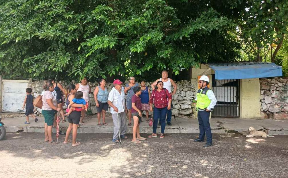 CFE se compromete a dar luz a pobladores de Cheumán, Yucatán (23/06/2025). Foto: Especial