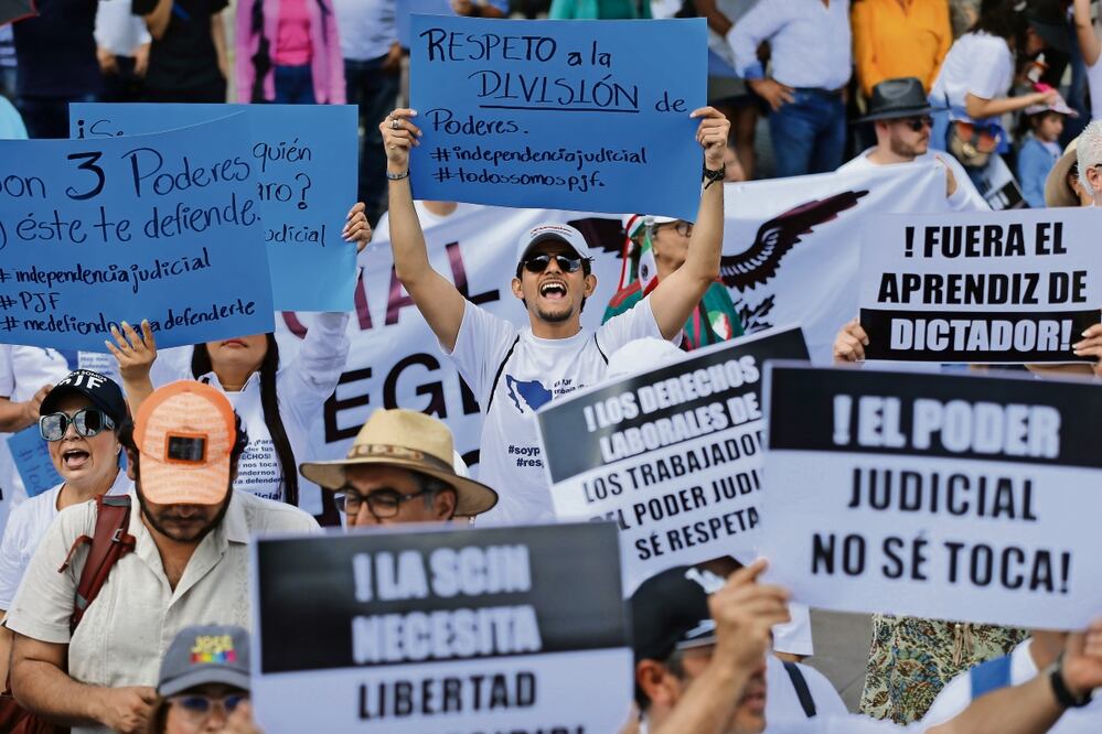 El pleno de la SCJN desechó por improcedente el impedimento solicitado por la Consejería Jurídica de la Presidencia para que el ministro Javier Laynez Potisek no revisara la impugnación de los partidos de oposición contra la extinción de los fideicomisos del Poder Judicial. Foto: archivo/EL UNIVERSAL