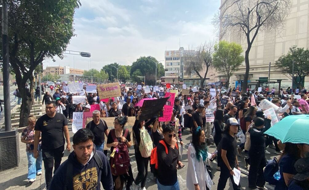 Veterinarios exigen justicia y seguridad; marchan al Senado tras asesinato de Héctor Hernández en Edomex. Foto: Yaretzy Osnaya