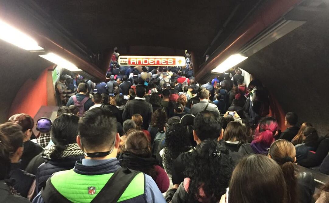 Esta mañana se vive caos en Línea 7 del Metro. Foto tomada de : @bajounalibelula