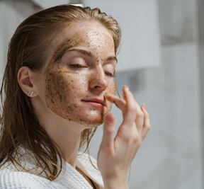 Mascarilla de café con aceite de coco para tu piel