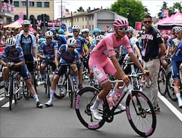 El mexicano Isaac Del Toro se mantiene firme en la cima del Giro de Italia; Carlos Verona gana la Etapa 15