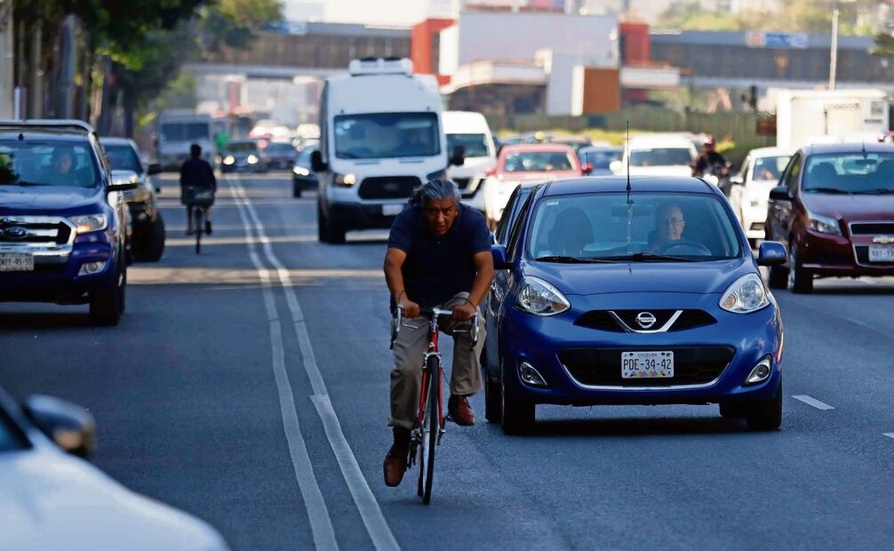 La ciclovía que será construida sobre Calzada de Tlalpan tendrá una longitud de 36 kilómetros  y se prevé que haya vías transversales para conectar a las colonias aledañas. Foto: Diego Simón Sánchez / EL UNIVERSAL