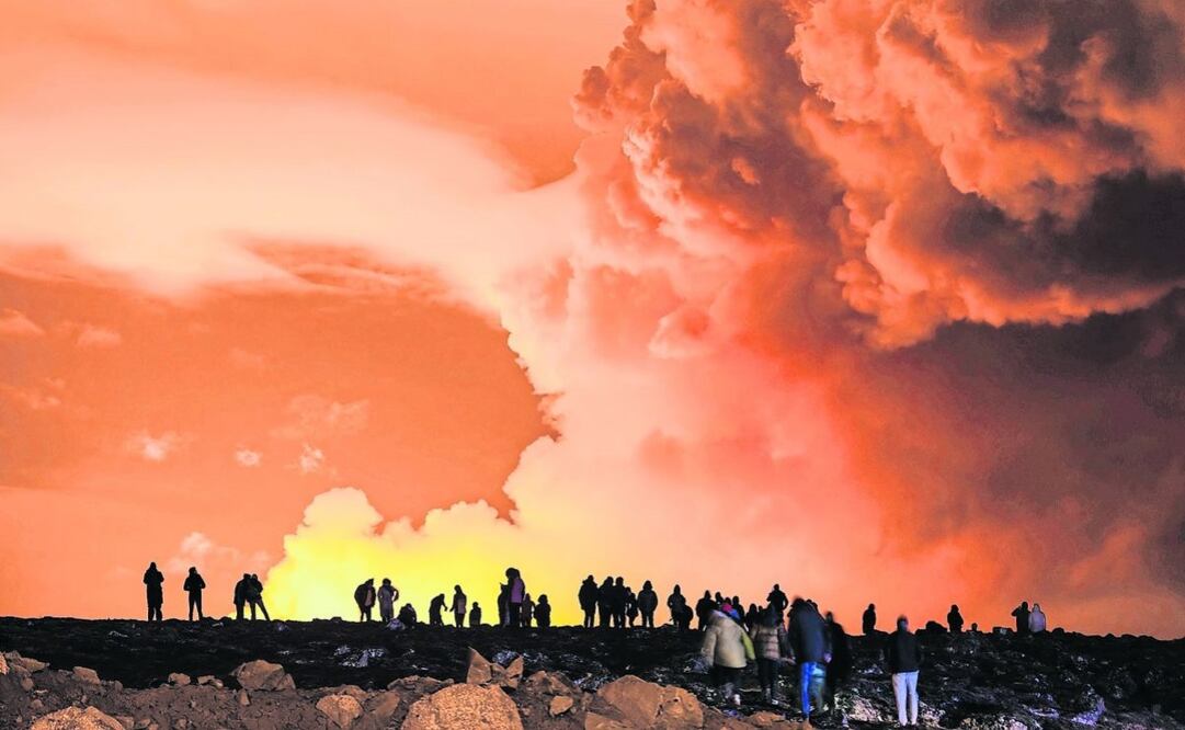 La erupción volcánica que comenzó el sábado pasado en la península de Reykjanes, Islandia, se mantenía estable. Foto: Ael Kermarec | AFP
