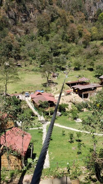 Tirolesa en el Centro Turístico Abaturc
