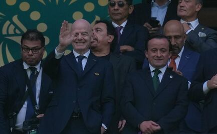 Gianni Infantino es abucheado en el estadio Ciudad de México durante el México vs Inglaterra