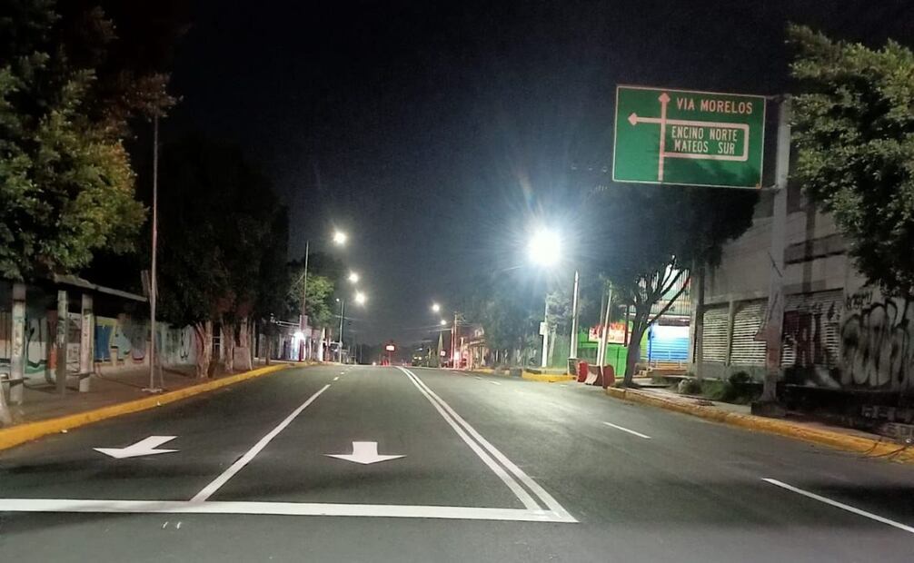 a avenida Insurgentes, que conecta al centro de San Cristóbal con la autopista México-Pachuca, la cual estaba en condiciones deplorables desde hace varios años, fue repavimentada.
Foto: Especial.