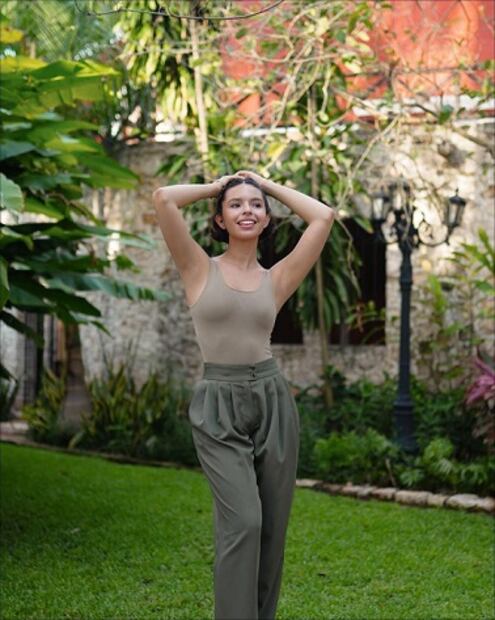 Los 5 mejores looks de Ángela Aguilar para brillar en verano