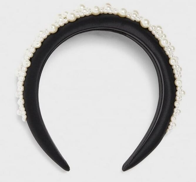 Alerta tendencia: Las diademas con perlas son el accesorio más girly del otoño