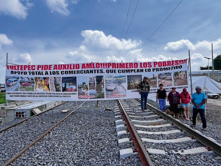 Habitantes de Tultepec no permiten que obreros ni ingenieros continúen con la ampliación del Tren Suburbano hacia el Aeropuerto Internacional Felipe Ángeles, hasta que la Secretaría de Infraestructura, Comunicaciones y Transportes los atienda.  Foto: de Arturo Contreras. El Unviersal