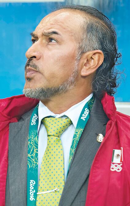 Raúl Gutiérrez y sus pupilos viajaron a Brasilia en 3 partes (ERNESTO PÉREZ. IMAGO7)