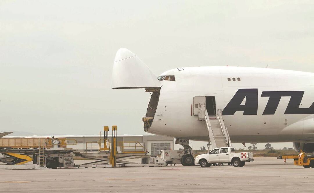 Entre las opciones que les da el gobierno a los jubilados de Mexicana está el de crear una empresa de transporte de carga aérea. Foto: ARCHIVO EL UNIVERSAL