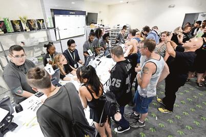 Arranca en Nevada la venta de marihuana