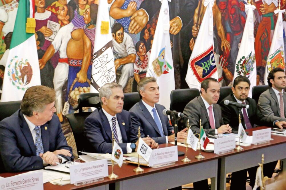 Los integrantes de la Conferencia Nacional de Gobernadores se reunieron en el Antiguo Palacio del Ayuntamiento, sede del Gobierno de la Ciudad de México, con el subsecretario de Derechos Humanos de Gobernación, Roberto Campa (ESPECIAL)