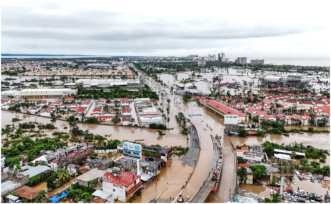 Fotografía aérea de la zona afectada por el paso del Huracán John en Acapulco, Guerrero. Foto:  EFE / David Guzmán