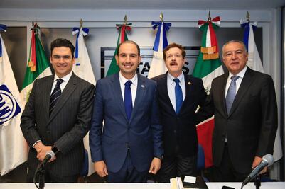 Marko Cortés se estrena como líder panista y se reúne con diputados