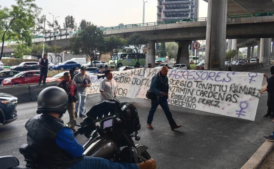 Colectiva feminista bloquea Periférico Sur tras enfrentamiento de policía con manifestantes (27/02/2025). Foto: Especial