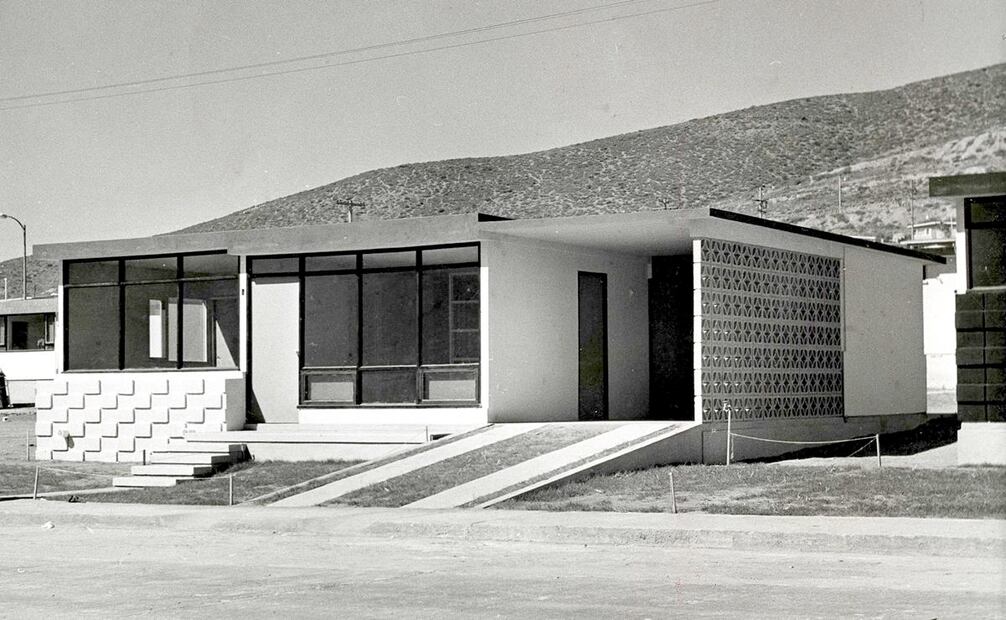 Un beneficio que encontramos en el legado del Modernismo para México son viviendas que cuentan con ventanales o paredes que dan privacidad a la vez que dejan circular el aire y la luz natural. Foto: Archivo EL UNIVERSAL.