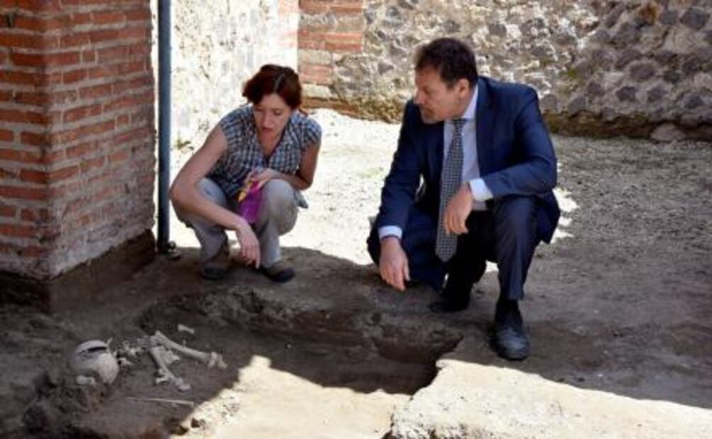 Descubren esqueleto de niño en ruinas de Pompeya