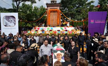 Entre indignación y reclamos despiden a Carlos Manzo, alcalde de Uruapan asesinado durante festival. Foto: AP