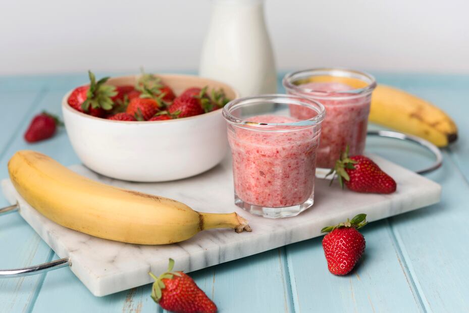 Fresa, guayaba y manzana en la mezcla que define el agua de frutas estilo La Michoacana. Foto: Freepik