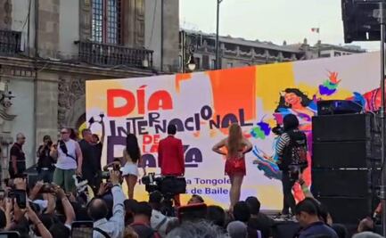 Al ritmo de sonidero, salsa y cumbia, miles de personas bailan en el centro de CDMX; asiste imitadora de Tongolele