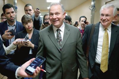 Escándalo de acoso se extiende en Washington