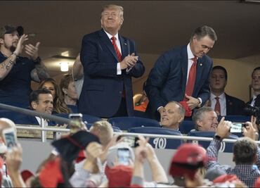 Trump, abucheado en el quinto juego de la Serie Mundial
