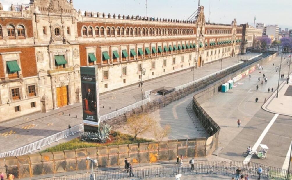 "El Presidente despierta en un palacio amurallado"