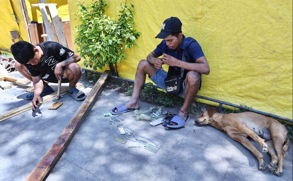 Migrantes regresan al campamento del parque Guadalupe Victoria, el miércoles 7 de mayo de 2025, del que habían sido desalojadas el pasado 1 de mayo. Fotos: Berenice Fregoso/EL UNIVERSAL