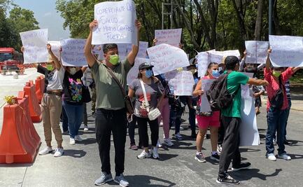 Familiares de pacientes con cáncer de mama denuncian corrupción en prótesis; se manifiestan en Centro Médico