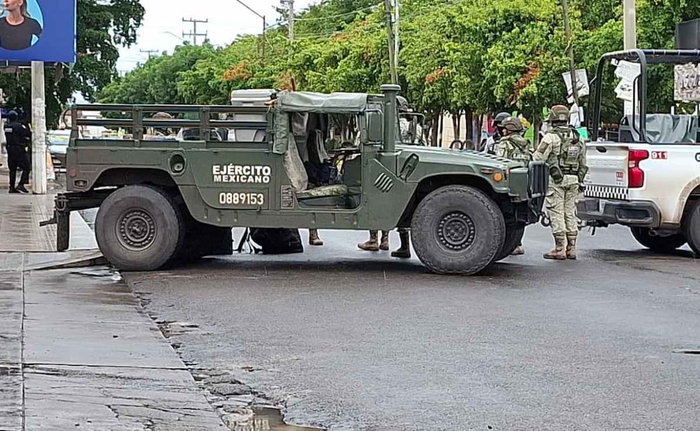 Ejército retira artefactos explosivos en Culiacán;  asegura zona tras ataque armado.
Foto: Especial.