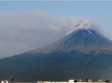 Volcán Popocatépetl: Suspenden operaciones en Aeropuerto de Puebla por caída de ceniza