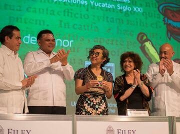 Cristina Rivera Garza recibe el Premio José Emilio Pacheco