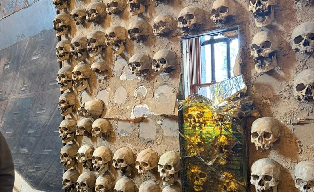 Así quedó el mural El mural “Los siete crímenes mayores”, de Rafael Cauduro, tras la marcha de Generación Z. Foto: Instagram.